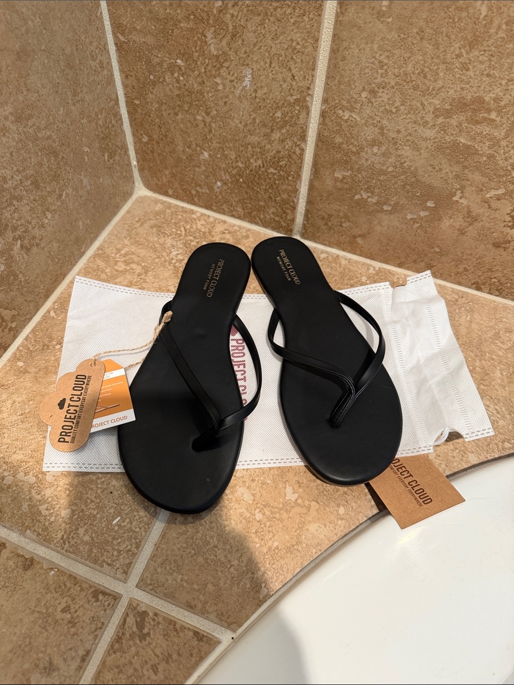 Project Cloud Women's Black Minimalist Flip Flop Sandals